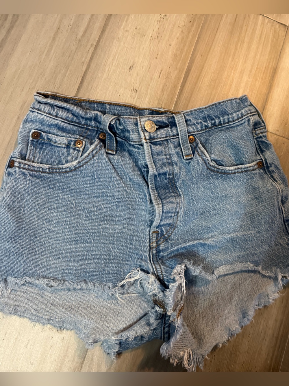 501 size 25 Levi shorts
